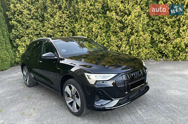 Внедорожник / Кроссовер Audi e-tron 2021 в 