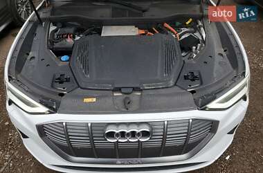 Внедорожник / Кроссовер Audi e-tron 2020 в 