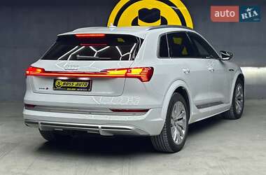 Внедорожник / Кроссовер Audi e-tron 2022 в 