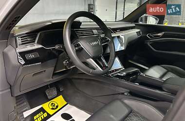 Внедорожник / Кроссовер Audi e-tron 2022 в 