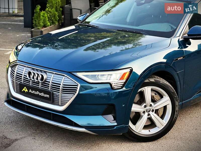 Внедорожник / Кроссовер Audi e-tron 2019 в Киеве