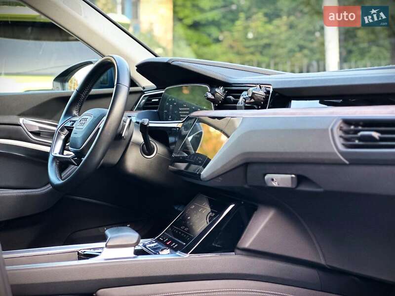 Внедорожник / Кроссовер Audi e-tron 2019 в Киеве