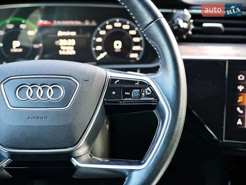 Внедорожник / Кроссовер Audi e-tron 2019 в Киеве