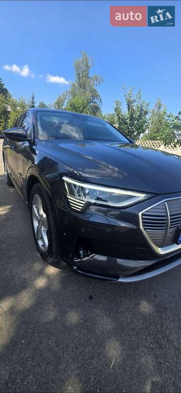 Внедорожник / Кроссовер Audi e-tron 2019 в Иршаве