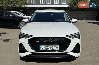 Внедорожник / Кроссовер Audi e-tron 2021 в 