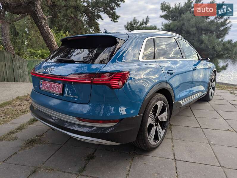 Внедорожник / Кроссовер Audi e-tron 2020 в 