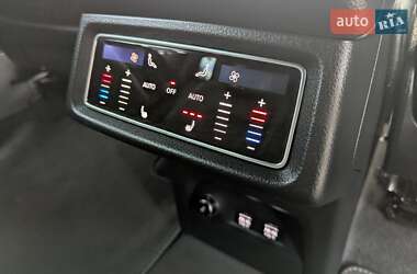 Внедорожник / Кроссовер Audi e-tron 2020 в 