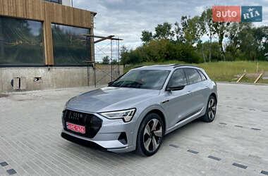 Внедорожник / Кроссовер Audi e-tron 2022 в 