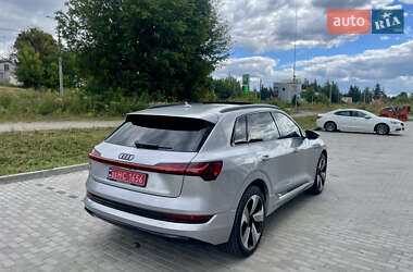 Внедорожник / Кроссовер Audi e-tron 2022 в 
