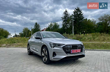 Внедорожник / Кроссовер Audi e-tron 2022 в 