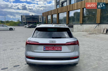 Внедорожник / Кроссовер Audi e-tron 2022 в 