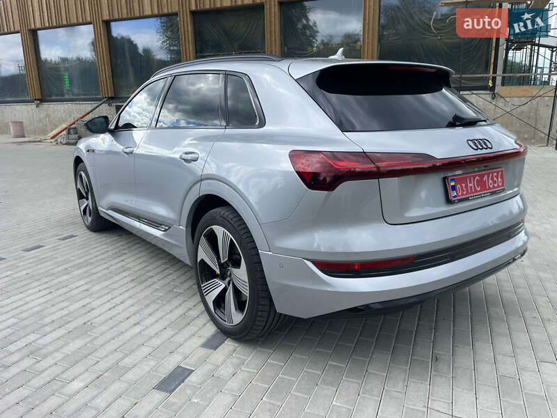 Внедорожник / Кроссовер Audi e-tron 2022 в Ровно