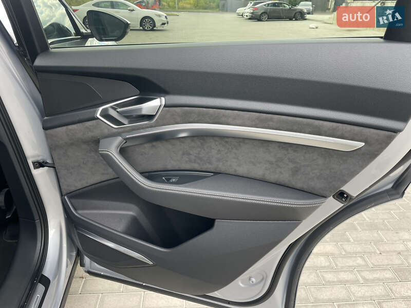 Внедорожник / Кроссовер Audi e-tron 2022 в Ровно