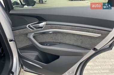 Внедорожник / Кроссовер Audi e-tron 2022 в 