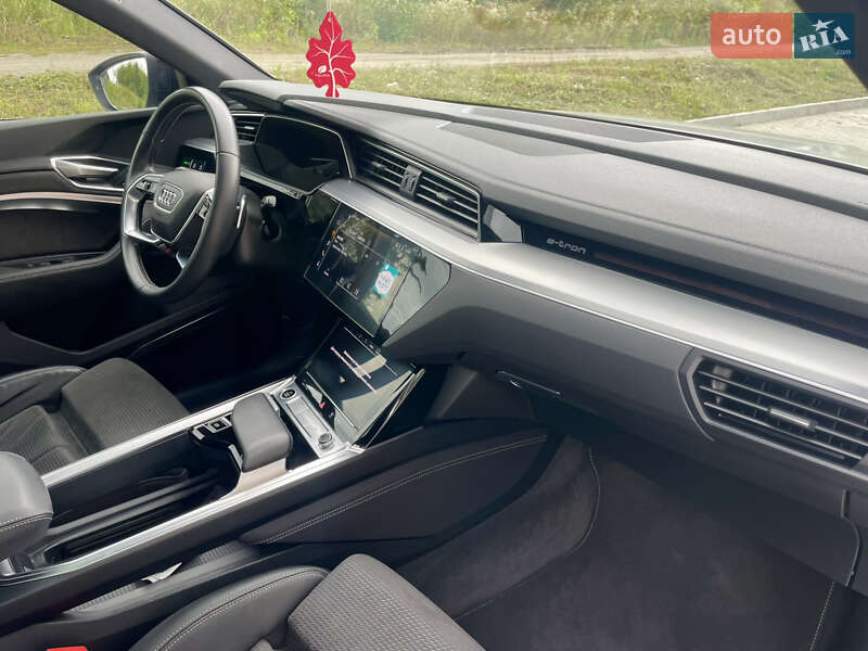 Внедорожник / Кроссовер Audi e-tron 2022 в Ровно
