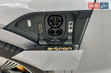 Внедорожник / Кроссовер Audi e-tron 2022 в 