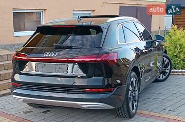 Внедорожник / Кроссовер Audi e-tron 2023 в 