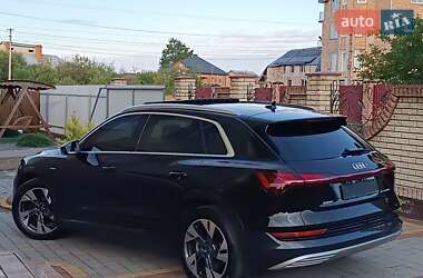 Внедорожник / Кроссовер Audi e-tron 2023 в 