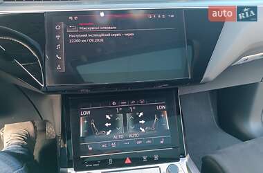 Внедорожник / Кроссовер Audi e-tron 2023 в 