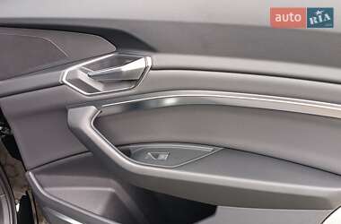 Внедорожник / Кроссовер Audi e-tron 2023 в 