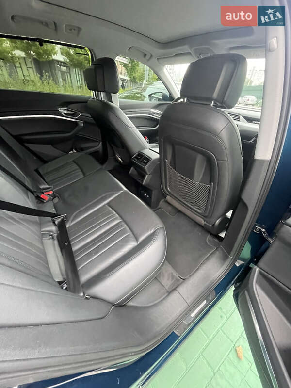 Внедорожник / Кроссовер Audi e-tron 2021 в Киеве
