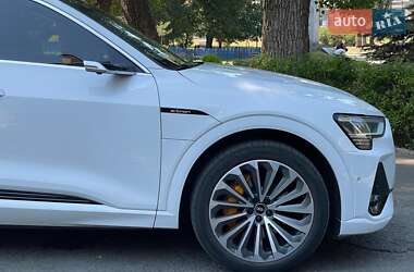 Внедорожник / Кроссовер Audi e-tron 2020 в 
