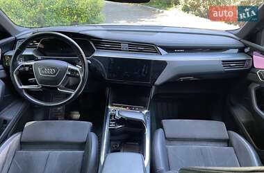 Внедорожник / Кроссовер Audi e-tron 2020 в 