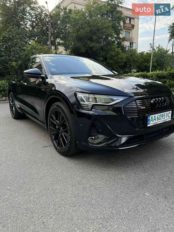 Внедорожник / Кроссовер Audi e-tron 2021 в 