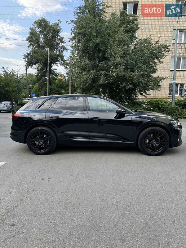Позашляховик / Кросовер Audi e-tron 2021 в Києві