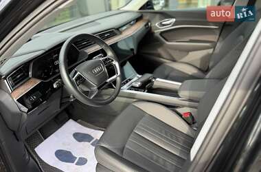 Внедорожник / Кроссовер Audi e-tron 2021 в 