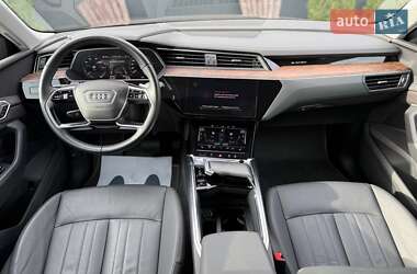 Внедорожник / Кроссовер Audi e-tron 2021 в 