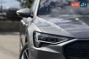 Внедорожник / Кроссовер Audi e-tron 2019 в 