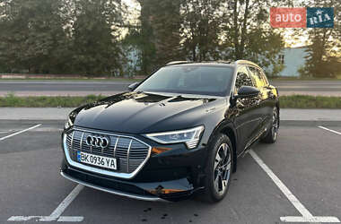 Позашляховик / Кросовер Audi e-tron 2021 в Рівному