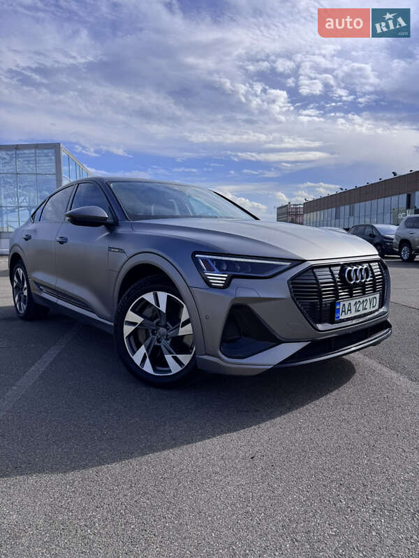 Внедорожник / Кроссовер Audi e-tron 2020 в 