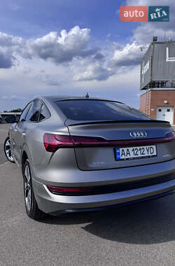 Внедорожник / Кроссовер Audi e-tron 2020 в 