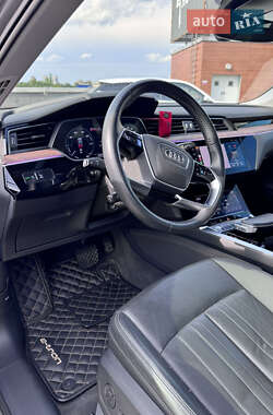 Внедорожник / Кроссовер Audi e-tron 2020 в 