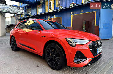 Внедорожник / Кроссовер Audi e-tron 2020 в 