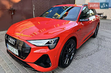 Внедорожник / Кроссовер Audi e-tron 2020 в 