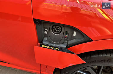 Внедорожник / Кроссовер Audi e-tron 2020 в 