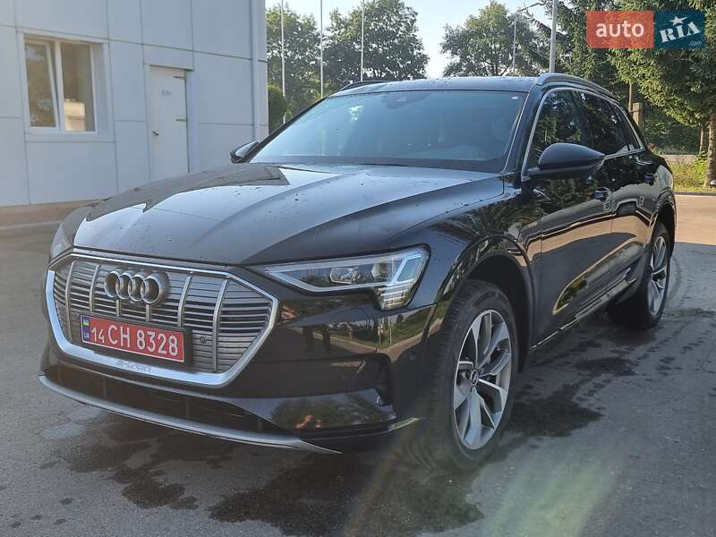 Позашляховик / Кросовер Audi e-tron 2021 в 
