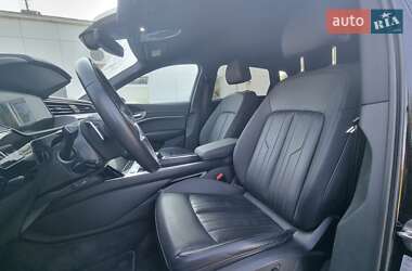 Позашляховик / Кросовер Audi e-tron 2021 в 
