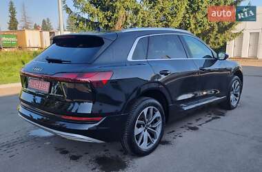 Позашляховик / Кросовер Audi e-tron 2021 в 