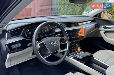 Внедорожник / Кроссовер Audi e-tron 2022 в 