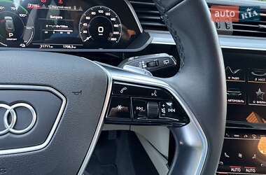 Внедорожник / Кроссовер Audi e-tron 2022 в 