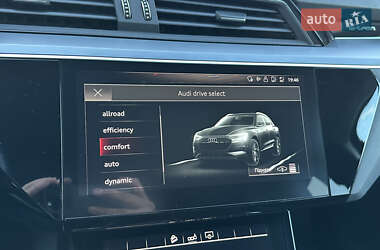 Внедорожник / Кроссовер Audi e-tron 2020 в 