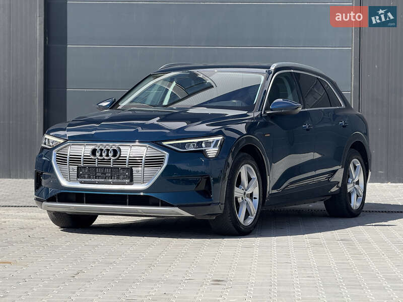 Внедорожник / Кроссовер Audi e-tron 2021 в 