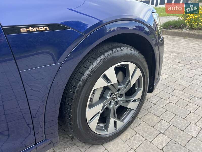 Внедорожник / Кроссовер Audi e-tron 2021 в Ровно