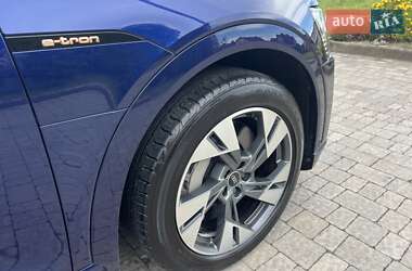Внедорожник / Кроссовер Audi e-tron 2021 в 