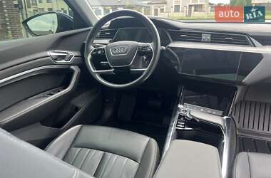 Внедорожник / Кроссовер Audi e-tron 2021 в 