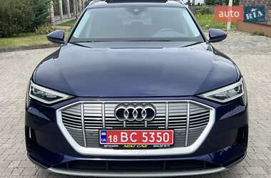 Внедорожник / Кроссовер Audi e-tron 2021 в 
